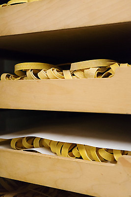 포토 JPG 해외이미지 음식 파스타 사람없음 이탈리아 이탈리아음식 산기슭 탈리아텔레 해외포토 유럽 산 서양음식 파스타면 파일형식 이미지허브