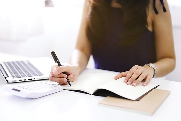 포토 JPG 해외이미지 학생 교육 백그라운드 컨셉 인터넷 비즈니스 졸업 통신 교실 학교 수업 거리 주택 사람 사람없음 노트북 스터디 컴퓨터 디지털 교사 웹 관찰 기록 네트워크 가르침 도서관 연결 강의 대학교 온라인 동영상 온라인강의 이러닝 해외포토 직업 모션 건물 전자제품 학습 파일형식 언택트 이미지허브