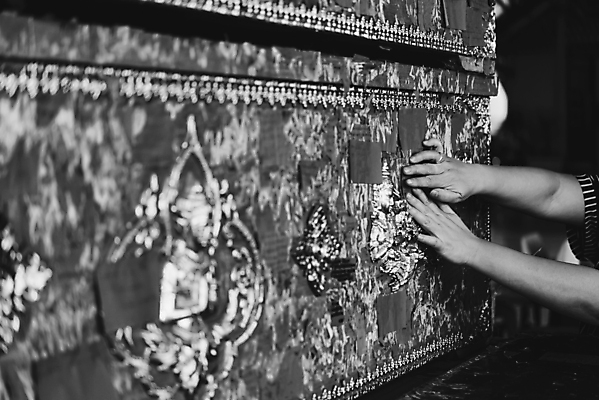 포토 JPG 해외이미지 여자 아시아 종교 문화 불교 태국 휴식 동양인 여러명 사람없음 목재 상자 어둠 기도 죽음 무덤 사찰 나무상자 묘사 향기 신성 희생 기부 장례 사당 숭배 신앙심 우울증 이국적 해외포토 나무 나라 다수 컨셉 재료 종교건축 사람 인종 질병 냄새 파일형식 이미지허브