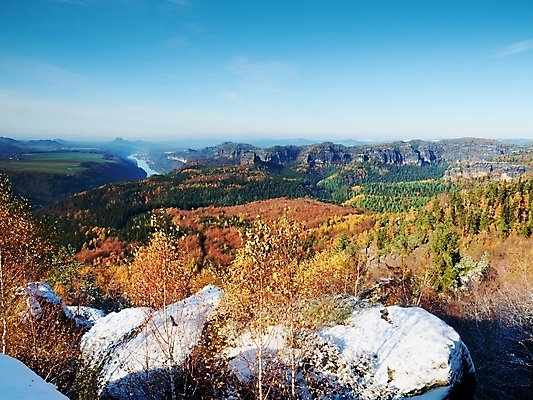 포토 JPG 해외이미지 나무 외관 공원 유럽 파도 겨울 하늘 아침 산 풍경 사람없음 야외 컬러풀 햇빛 태양 반사 노란색 일출 계곡 얼음 새벽 습기 추위 안개 광선 가을 시골 황금 언덕 속도 서리 땅바닥 삼림지대 스모그 절정 눈내림 해외포토 주간 자연요소 식물 계절 공공시설 나라 바다 컬러 날씨 바닥 눈_날씨 노을 숲 파일형식 이미지허브