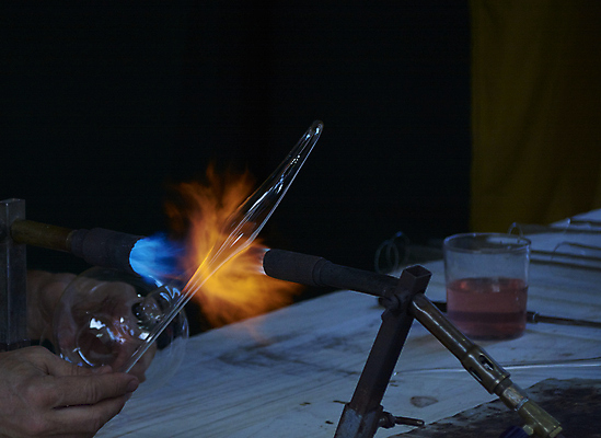 포토 JPG 해외이미지 직업 전통 라이프스타일 손 돈 비즈니스 유리 성공 불 거리 기술 관리 사람없음 건물 금융 경제 빛 숫자 노란색 스크린 자료 황혼 도시 시장 재산 야간 저녁 주식 위험 가격 발사 속도 무역 투자 장인 경영 핸드메이드 해외포토 자연요소 문자 건축물 산업 컬러 컨셉 재질 생활 신체부위 일몰 파일형식 이미지허브