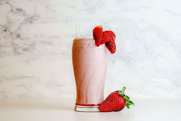 포토 JPG 해외이미지 열매 안경 음료 음식 분홍색 백그라운드 다이어트 과일 탁자 딸기 디저트 건강 사람없음 빨간색 노란색 우주 요식업 사진촬영 주스 우유 추위 마시기 시골 신선 칵테일 달콤 맛 아침식사 민트 크림 그림 유기농 부드러움 칼로리 밀짚 요거트 쉐이크 떨림 섞기 스무디 영양분 해외포토 식물 웰빙 잡화 산업 컬러 가구 컨셉 모션 유제품 주류 촬영 식사 감각 짚 허브 파일형식 이미지허브