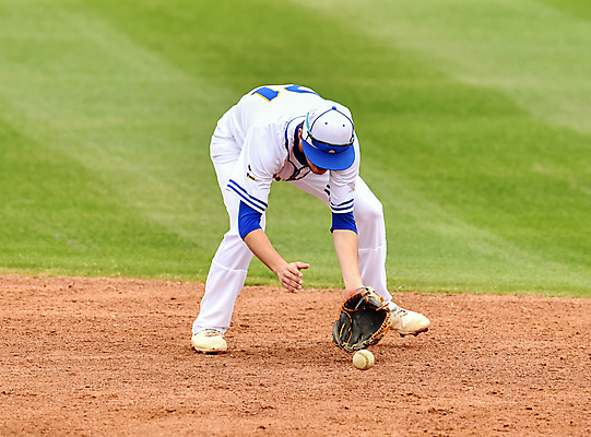 포토 JPG 해외이미지 전신 남자 유니폼 청소년 허리숙이기 한명 앞모습 10대 경쟁 경기장 활발 야구 야구선수 잡기 야구글러브 야구공 야구복 대회 십대남자한명만 해외포토 1 옷 뷰포인트 컨셉 공 스포츠시설 모션 운동선수 숙이기 사람 운동복 구기 야구용품 글러브 남자한명만 십대남자만 파일형식 이미지허브