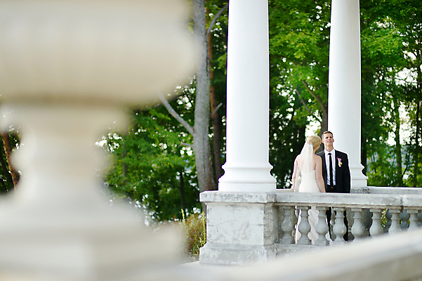 포토 JPG 해외이미지 나무 응시 드레스 옷 여자 꽃 행복 문화 얼굴 꽃다발 결혼 2 자연 결혼식 키스 함께함 관리 사랑 정장 턱시도 성인 야외 두명 가로 컬러풀 유행 흰색 잡기 우아함 만족 타운 사춘기 천진난만 해외포토 식물 시선 감정 컬러 컨셉 모션 사람 이벤트 신체부위 도시 애정표현 생태계 파일형식 이미지허브