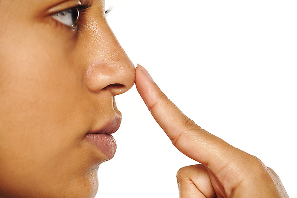 포토 JPG 해외이미지 모델 얼굴 손가락 한명 옆모습 뷰티 어둠 터치 플라스틱 흰배경 코 외과 해외포토 1 손 뷰포인트 백그라운드 의학 재질 병원 사람 신체부위 흰색 파일형식 이미지허브