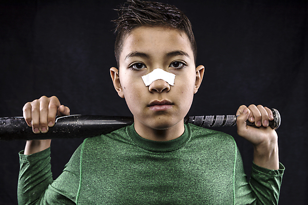 포토 JPG 해외이미지 백인 모델 라이프스타일 헤어스타일 옷 남자 얼굴 어린이 스포츠 포즈 백그라운드 셔츠 티셔츠 건강 한명 서기 사람 소년 운동 유행 흰색 표현 자신감 연습 긍정 테이프 고립 심각 어려움 운동가 스타일 해외포토 서양인 1 감정 컬러 컨셉 상의 모션 문구용품 생활 신체부위 파일형식 이미지허브