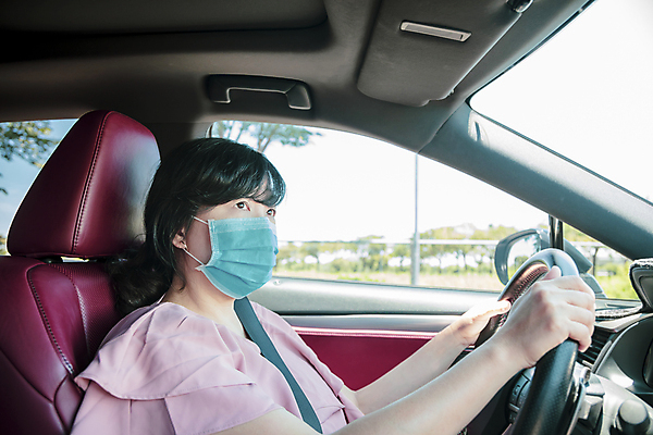 포토 JPG 해외이미지 여자 자동차 실내 마스크 한명 상반신 성인 운전 운전석 자동차내부 성인여자한명만 해외포토 1 육상교통 모션 사람 내부 여자한명만 성인여자만 파일형식 이미지허브