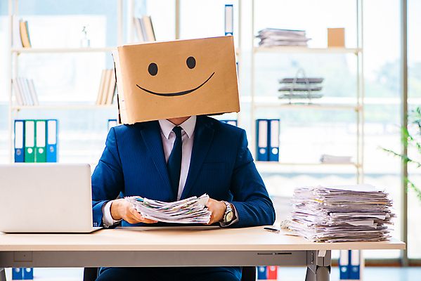 포토 JPG 해외이미지 남자 실내 한명 들기 정장 상반신 성인 앞모습 사무실 업무 비즈니스맨 종이상자 서류더미 성인남자한명만 해외포토 1 옷 뷰포인트 비즈니스 모션 사람 내부 상자 작업 직장인 문서 남자한명만 성인남자만 파일형식 더미 이미지허브