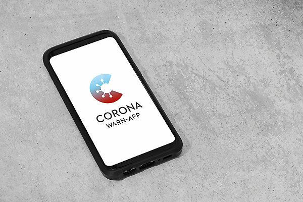 포토 JPG 해외이미지 백그라운드 컨셉 통신 모바일 건강 경고 안전 사람없음 스마트폰 핸드폰 건강관리 스크린 정보 바이러스 어플리케이션 보호 질병 위험 전화기 분석 예방 보안 공포 감염 감시 온라인 경보 고립 신분증 위기 정부 제어 증명서 콘크리트 카피스페이스 해외포토 의학 관리 전자제품 스마트기기 공백 파일형식 이미지허브