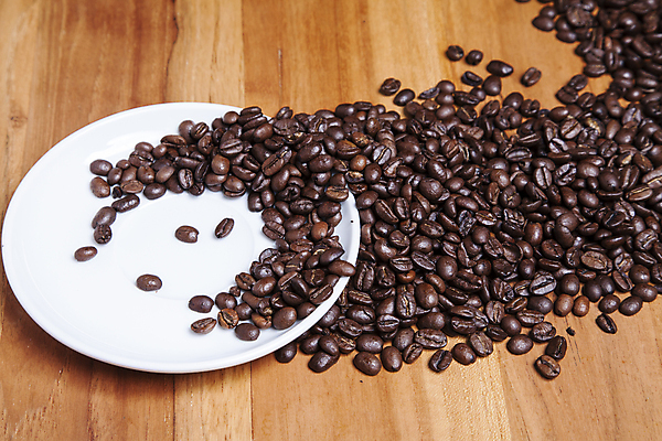 포토 JPG 해외이미지 접시 커피 음료 백그라운드 아침 콩 사람없음 컵 갈색 검은색 어둠 거품 카페 에너지 머그컵 수확 흰색 신선 뜨거움 닫기 맛 아침식사 정상 낟알 굽기 유기농 질감 아로마 결 향 에스프레소 내추럴 고립 단절 라떼 모카 바이오 백자 카페인 필터 해외포토 주간 식기 웰빙 컬러 컨셉 무늬 농업 모션 곡류 상점 식사 도자기 구이 파일형식 이미지허브