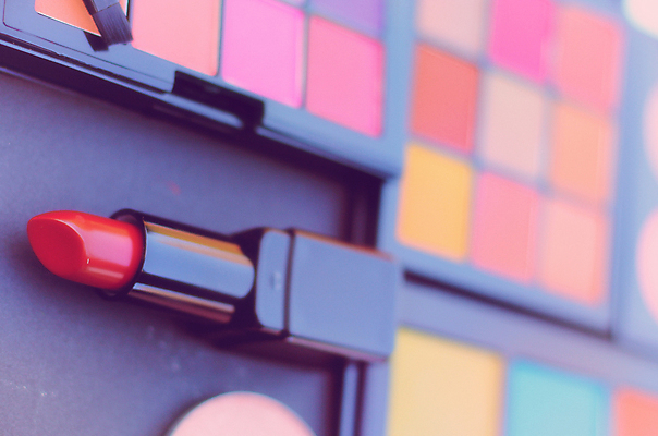 포토 JPG 해외이미지 직업 얼굴 분홍색 백그라운드 그림자 미술 사람없음 초록색 파란색 세트 컬러풀 유행 보라색 페인트 화장품 립스틱 붓 화려 팔레트 상품 가루 볼터치 수집 피부 피부관리 만들기 윤곽 예술가 아이섀도 조립 돌봄 해외포토 컬러 컨셉 모션 문화예술 신체부위 화장 뷰티 파일형식 이미지허브