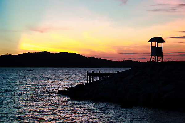 포토 JPG 해외이미지 구름 실루엣 아시아 호수 바다 여행 백그라운드 오렌지 태국 자연 하늘 아침 휴가 산 풍경 사람없음 야외 물 여름 파란색 빛 강 컬러풀 햇빛 태양 반사 노란색 일출 황혼 일몰 새벽 저녁 장면 내추럴 수평선 해외포토 주간 자연요소 계절 나라 컬러 과일 촬영기법 노을 야간 생태계 파일형식 이미지허브