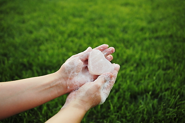 포토 JPG 해외이미지 여자 신체 손가락 실내 건강 손바닥 한명 서기 사람 사람없음 일상 청결 거품 젖음 욕실 신선 액체 개울 붓기 바이러스 보호 위생 씻기 빨래 청소 피부 순수 싱크대 수도꼭지 피부관리 화장실 예방 감염 미생물 비누 박테리아 돌봄 소독 위생관리 스플래쉬 카피스페이스 해외포토 1 손 컨셉 가사 의학 모션 생물 관리 내부 라이프 신체부위 강 위생용품 뷰티 공백 개수대 파일형식 이미지허브