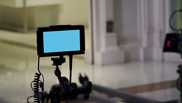 포토 JPG 해외이미지 편집 직업 통신 사람 사람없음 파란색 빛 세트 카메라 디지털 스크린 모니터 텔레비전 장비 발사 승무원 필름 영화 면접 쇼 방송 비전 삼각대 동영상 책임자 멀티미디어 설정 제어 생존 주도 해외포토 컬러 비즈니스 문화예술 전자제품 컴퓨터 예절 파일형식 이미지허브