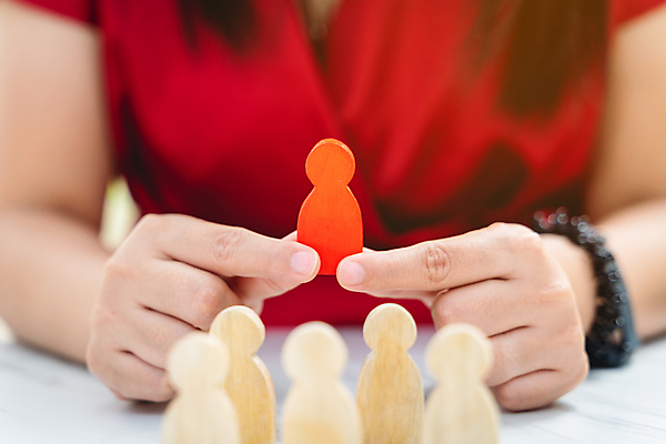 포토 JPG 해외이미지 직업 손 컨셉 비즈니스 관계 성공 노동자 사람 사람없음 목재 도전 성장 업무 비즈니스맨 그룹 선택 계획 대표 종업원 직원 경영자 리더 평가 자원 모집 개발 경영 고용 소셜 인원 채용 해외포토 나무 남자 재료 신체부위 구직 작업 직장인 파일형식 이미지허브