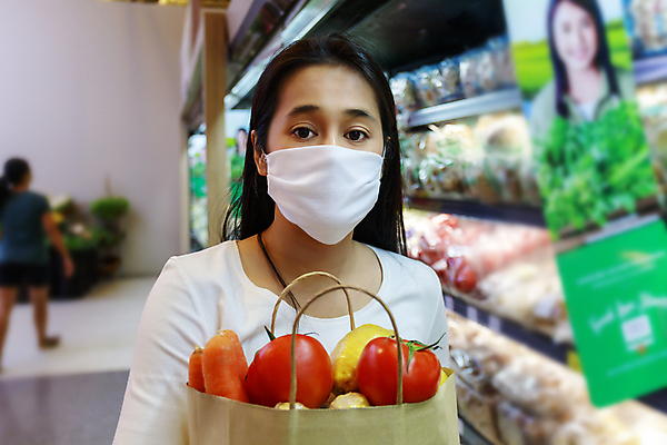 포토 JPG 해외이미지 잡화 여자 아시아 얼굴 음식 가족 건강 가면 한명 사람 동양인 쇼핑 세일 상점 카트 시장 바이러스 보호 구매 질병 무서움 쇼핑몰 고객 공포 소매 슈퍼마켓 돌봄 보유 위기 전염병 해외포토 1 감정 나라 컨셉 의학 관계 모션 인종 신체부위 파일형식 이미지허브