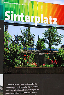 포토 JPG 해외이미지 전신 남자 산업 모래 유니폼 2 농업 건축양식 공장 안전 사람 사람없음 뒷모습 파란색 노란색 탑 금속 기계 장비 업무 제조 컨테이너 버리기 상업 탱크 시멘트 수납 무거움 발판 고용 실린더 옛날 철강 콘크리트 해외포토 건축물 옷 건축 뷰포인트 컬러 공업 모션 재질 구직 작업 무게 채용 파일형식 이미지허브