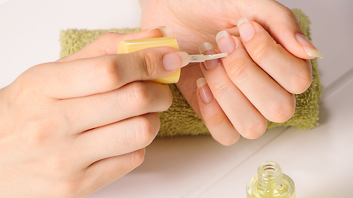 포토 JPG 해외이미지 손 외관 여자 손가락 휴식 건강 사람 사람없음 치료 빛 유행 상점 스파 화장품 욕실 잡기 못 투명 화려 액체 우아함 매끈함 손톱관리 손톱 미용사 피부 순수 준비 부드러움 광택 몸단장 순서 돌봄 보습 얇은 위생관리 스타일 해외포토 직업 컨셉 의학 모션 관리 신체부위 뷰티 공구 감각 네일아트 파일형식 이미지허브