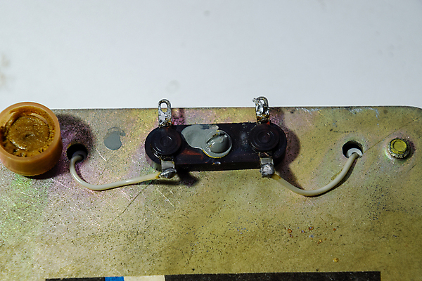 포토 JPG 해외이미지 백그라운드 사람없음 확성기 힘 전선 흰색 도구 면 변화 실 고급 수리 볼륨 정사각형 테이프 아날로그 감싸기 업그레이드 스타일 해외포토 도형 컬러 컨셉 모션 문구용품 파일형식 이미지허브