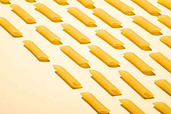 포토 JPG 해외이미지 사람없음 일렬 대각선 노란배경 펜네 카피스페이스 해외포토 선 백그라운드 파스타 노란색 공백 파일형식 이미지허브