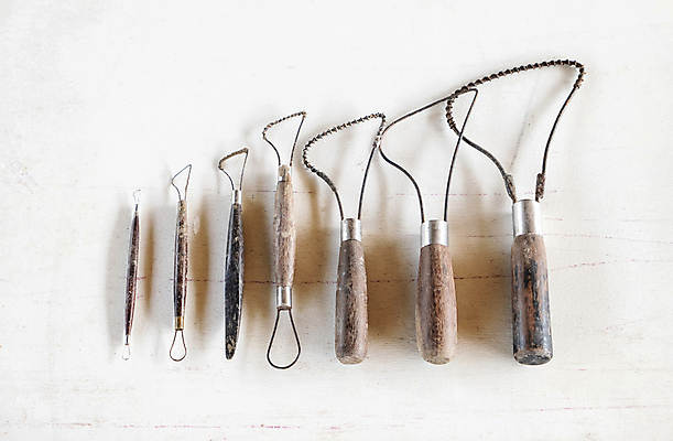 포토 JPG 해외이미지 디자인 조각 백그라운드 탁자 기술 창조 미술 취미 사람없음 목재 세트 쌓기 금속 침묵 장비 도구 공구 업무 도자기 그룹 작업실 칼 공예 오브젝트 그림 질감 날카로움 예술가 위치 점토 기어 DIY 조각가 중고 커터 핸드메이드 해외포토 나무 가구 재료 모션 재질 문화예술 소리 작업 파일형식 이미지허브