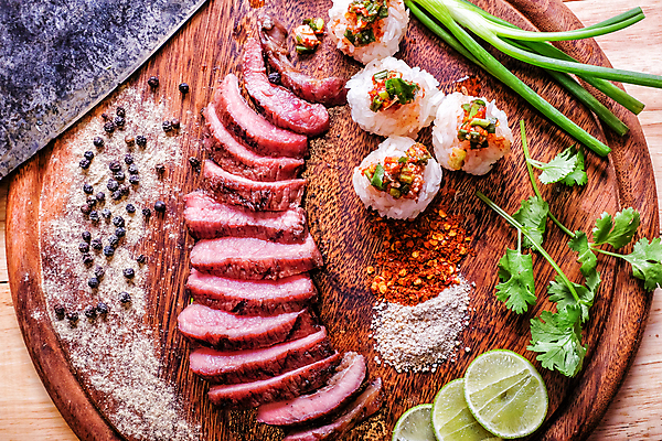 포토 JPG 해외이미지 접시 음식 조각 잎 날개 다이어트 태국 육류 요리 사람없음 빨간색 노란색 식당 검은색 식사 저녁식사 샐러드 튀김 신선 뜨거움 맛 그릴 바비큐 케첩 굽기 먹기 피부 향신료 매움 점심식사 해로움 해외포토 식물 식기 아시아 컬러 컨셉 식재료 모션 주방용품 건강 신체부위 상점 소스_음식 구이 향미료 파일형식 이미지허브