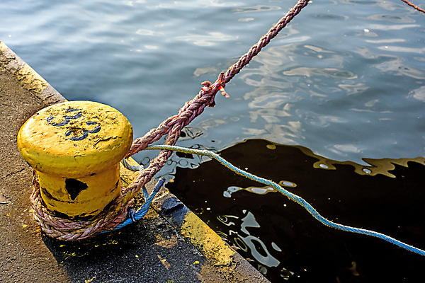 포토 JPG 해외이미지 선 밧줄 바다 여행 요트 항해 안전 사람없음 빨간색 파란색 노란색 금속 항구 보트 묶기 철 묘사 방파제 보안 매듭 포트 닻 옛날 해외포토 공공시설 줄 컬러 배_교통 교통시설 모션 재질 파일형식 이미지허브