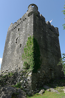 포토 JPG 해외이미지 주간 외관 벽 섬 여행 유적 건축양식 창문 휴가 벽돌 주택 그림자 사람없음 야외 여름 햇빛 태양 탑 맑음 힘 바위 깃발 성 수비 중세 역사 모서리 큼 그늘 버리기 폐허 질감 깃대 봉 아이비 분할 옛날 파멸 해외포토 자연요소 식물 전통 건축물 계절 건축 컨셉 모션 날씨 건물 돌_바위 크기 파일형식 소멸 이미지허브