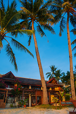 포토 JPG 해외이미지 나무 구름 모래 바다 섬 여행 하늘색 백그라운드 의자 우산 자연 하늘 휴식 손바닥 풍경 사람없음 야외 초록색 물 여름 파란색 정원 침대 보트 휴게실 휴양지 선베드 코코넛 보라카이 가림막 줄서기 터키석 파라다이스 포상금 수평선 해외포토 자연요소 식물 손 계절 컬러 가구 컨셉 돈 배_교통 과일 모션 필리핀 장소 보석 생태계 파일형식 이미지허브