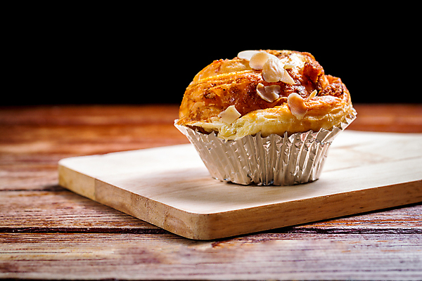 포토 JPG 해외이미지 전통 커피 음식 조각 백그라운드 탁자 아침 디저트 따뜻함 건강 덴마크 요리 사람없음 목재 컵 갈색 식사 어둠 빵집 견과류 소용돌이 흰색 시골 신선 황금 달콤 맛 아침식사 설탕 굽기 은박지 반죽 롤 토스트 아몬드 레시피 버터 프랑스어 건포도 번 시나몬 페스츄리 핸드메이드 해외포토 주간 나무 문자 식기 음료 빵 컬러 가구 컨셉 재료 포도 북유럽 상점 회오리 구이 건과일 파일형식 이미지허브