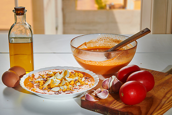 포토 JPG 해외이미지 접시 옷 음식 빵 토마토 채소 재료 전구 건강 마늘 요리 사람없음 빨간색 세로 파란색 식사 추위 수확 흰색 시골 신선 그룹 사발 닫기 지중해 올리브 날것 점토 내추럴 숙성 스페인어 영양분 해외포토 식기 열매 바다 컬러 농업 모션 사기그릇 파일형식 이미지허브