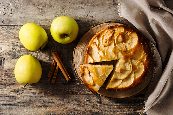 포토 JPG 해외이미지 디저트 실내 사람없음 달콤 사과 청사과 나무받침 시나몬스틱 애플파이 나무배경 해외포토 음식 백그라운드 과일 내부 목재 맛 받침대 파이_빵 시나몬 파일형식 이미지허브