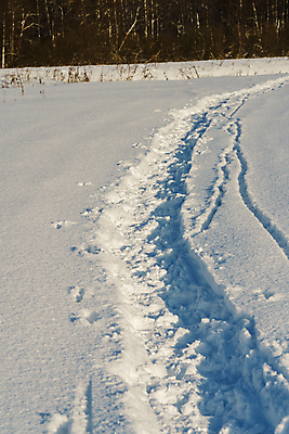 포토 JPG 해외이미지 계절 도로 길 여행 백그라운드 겨울 밭 자국 자연 날씨 사람 풍경 사람없음 야외 세로 환경 냉동 얼음 산책 산책로 추위 흰색 시골 숲 발자국 오솔길 서리 장면 단계 내추럴 방법 선로 양발 자취 제설기 눈내림 해외포토 자연요소 컬러 농업 교통시설 휴식 눈_날씨 생태계 제설 파일형식 이미지허브