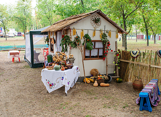 포토 JPG 해외이미지 전통 공원 유럽 문화 어린이 음식 빵 여행 백그라운드 자연 탁자 호박 주전자 휴가 거리 사람 사람없음 장식 물 여름 소풍 금속 축제 일몰 수확 흰색 축하 도시 군중 사과 베이글 덩어리 제비 부스 러시아인 행진 해외포토 자연요소 서양인 계절 공공시설 나라 컬러 가구 컨셉 농업 채소 과일 모션 재질 조류 주방용품 야외활동 노을 생태계 파일형식 이미지허브