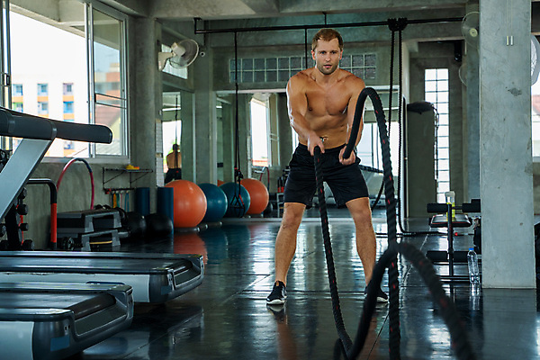 포토 JPG 해외이미지 라이프스타일 남자 밧줄 스포츠용품 스포츠 근육 실내 매달리기 건강 한명 사람 성인 운동복 운동 강사 힘 헬스장 장비 도전 몸무게 결심 보디빌딩 보디빌더 연습 체육관 싸움 근육질 체조 노력 무거움 돌리기 바디케어 힘찬 해외포토 직업 1 옷 줄 컨셉 모션 내부 생활 헬스 무게 몸매 오브젝트 파일형식 이미지허브