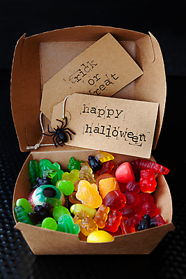 포토 JPG 해외이미지 사탕 사람없음 세로 상자 컬러풀 할로윈 달콤 맛 무서움 설탕 거미 10월 해외포토 감정 컬러 곤충 컨셉 디저트 날짜 파일형식 이미지허브