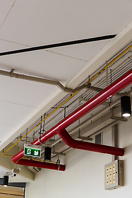 포토 JPG 해외이미지 식물 산업 선 벽 백그라운드 공장 불 안전 사람없음 건물 빨간색 물 컬러풀 금속 힘 장비 기구 뜨거움 연결 싸움 공포 가스 시스템 난방 튜브 펌프 스프링쿨러 제어 철강 파이프라인 화학물질 공급 해외포토 자연요소 건축물 컬러 공업 모션 재질 화학 파이프_관 파일형식 이미지허브