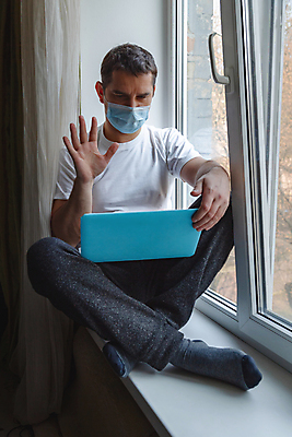 포토 JPG 해외이미지 직업 응시 교육 얼굴 컨셉 돈 인터넷 비즈니스 통신 창문 주택 실내 가면 한명 앉기 노트북 컴퓨터 사무실 건강관리 공책 방 관찰 업무 작업 서핑 수술 보호 구매 예방 멀리 온라인 소셜 프리랜서 인터랙티브 해외포토 1 시선 의학 모션 문구용품 건강 관리 사람 내부 건물 신체부위 치료 전자제품 쇼핑 수상스포츠 재산 파일형식 이미지허브