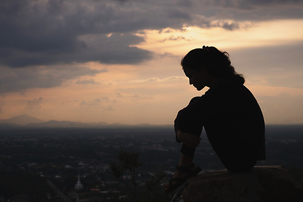 포토 JPG 해외이미지 1 라이프스타일 응시 여자 생각 한명 동양인 성인 슬픔 표현 드라마 문제 혼자 해외포토 시선 감정 사람 인종 생활 파일형식 이미지허브