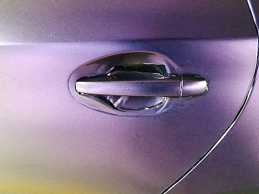 포토 JPG 해외이미지 자동차 날씨 손잡이 사람없음 장식 문 보라색 손상 덮개 깨짐 포장소품 해외포토 육상교통 컬러 컨셉 포장 뚜껑 오브젝트 포장재료 파일형식 이미지허브