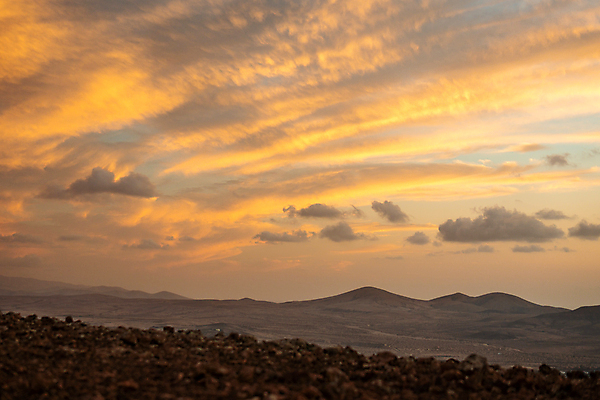포토 JPG 해외이미지 구름 자연 하늘 산 풍경 사람없음 야외 여름 파란색 햇빛 태양 황혼 일몰 사막 해외포토 자연요소 계절 컬러 노을 생태계 파일형식 이미지허브