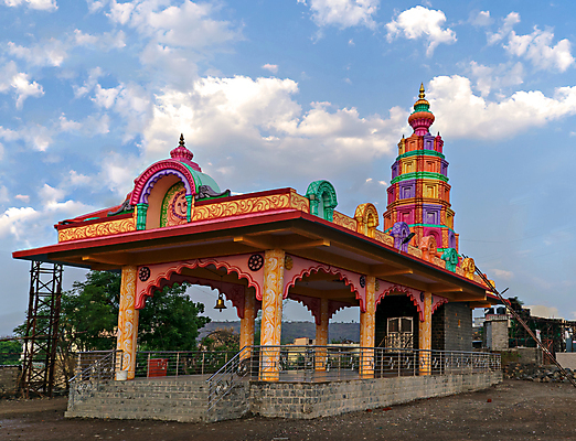 포토 JPG 해외이미지 구름 전통 디자인 아시아 종교 문화 조각 여행 건축양식 하늘 동양인 사람없음 빨간색 파란색 컬러풀 여행객 마을 기도 사찰 분위기 인도인 묘사 대문 신성 지역 숭배 힌두교 해외포토 자연요소 외국인 건축 나라 컬러 컨셉 종교건축 사람 인종 문 파일형식 이미지허브