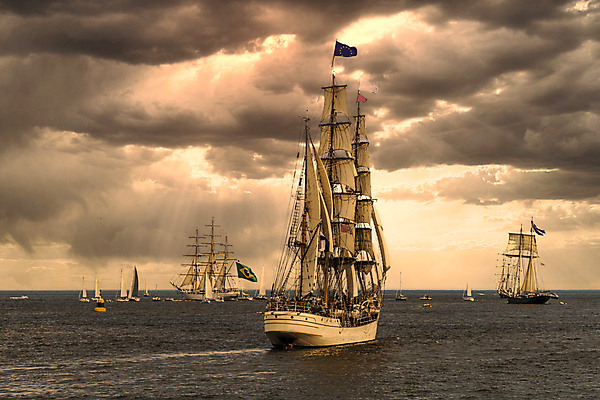 포토 JPG 해외이미지 유럽 스포츠 바다 여행 요트 교통시설 모션 하늘 휴가 항해 사람없음 여름 파란색 여행객 항구 맑음 골동품 깃발 만 보트 역사 클래식 큼 크루즈 지중해 복고 출퇴근 함선 해적 포트 네비게이션 발견 돛대 레가타 옛날 통근 해외포토 계절 나라 컬러 교통 컨셉 배_교통 비즈니스 날씨 사람 크기 도둑 시설 출근 파일형식 이미지허브