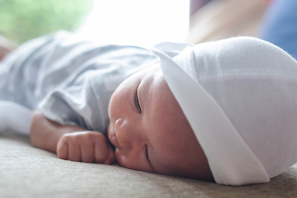 포토 JPG 해외이미지 1 아들 얼굴 어린이 가족 휴식 새로움 실내 건강 한명 사람 동양인 소년 노란색 침대 아기 신생아 잠 달콤 거짓말 돌봄 천진난만 취침시간 안락 해외포토 남자 컬러 가구 컨셉 관계 모션 인종 내부 신체부위 맛 파일형식 이미지허브