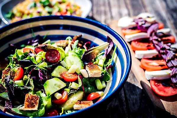 포토 JPG 해외이미지 음식 조각 백그라운드 다이어트 토마토 채소 과일 재료 자연 양파 오이 감자 파프리카 파슬리 건강 사람없음 빨간색 초록색 농작물 노란색 식당 저녁식사 샐러드 흰색 신선 사발 사과 상추 먹기 허브 유기농 양배추 날것 후추 모음 아보카도 그리스인 내추럴 고립 섞기 영양분 채식주의자 해외포토 서양인 식물 웰빙 컬러 농업 모션 상점 식사 사기그릇 향신료 생태계 채식 파일형식 이미지허브