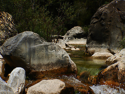 포토 JPG 해외이미지 나무 식물 스포츠 자연 산 풍경 사람없음 야외 물 파란색 강 평화 골짜기 이탈리아 폭포 하이킹 개울 웅덩이 암초 내추럴 해외포토 자연요소 유럽 컬러 컨셉 레저 생태계 파일형식 이미지허브
