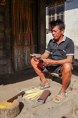 포토 JPG 해외이미지 식물 직업 전통 라이프스타일 손 디자인 아시아 지구 자연 표면 기술 미술 한명 사람 동양인 초록색 환경 힘 재활용 시골 업무 작업 닫기 보호 대나무 묘사 에코 유기농 생태계 질감 인도네시아 밀짚 짜임 수공예 내추럴 혁명 돌봄 바이오 생태학 짜기 핸드메이드 해외포토 나무 1 웰빙 교육 나라 컬러 컨셉 모션 문화예술 인종 생활 신체부위 짚 공예 친환경 파일형식 이미지허브