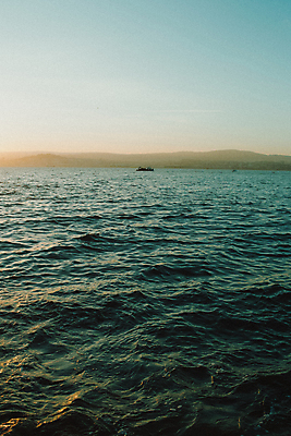 포토 JPG 해외이미지 주간 물결 바다 자연 휴식 풍경 사람없음 야외 평화 선박 경관 해외포토 자연요소 컨셉 수상교통 생태계 파일형식 이미지허브