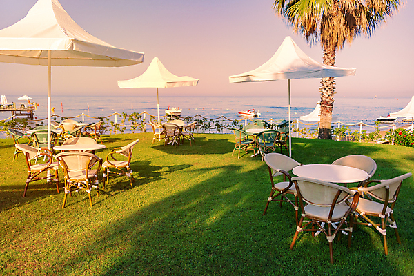 포토 JPG 해외이미지 나무 바다 여행 의자 우산 자연 탁자 하늘 휴가 휴식 손바닥 사람없음 야외 초록색 물 여름 파란색 햇빛 태양 맑음 일몰 흰색 휴양지 장면 칠면조 파라다이스 수평선 해외포토 자연요소 식물 손 계절 컬러 가구 컨셉 조류 날씨 노을 장소 생태계 파일형식 이미지허브