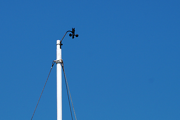 포토 JPG 해외이미지 과학 하늘 바람 날씨 사람없음 야외 파란색 환경 장비 기구 변화 역 예측 방향 측정 속도 계량기 센서 압력 해외포토 자연요소 컬러 컨셉 교통시설 파일형식 이미지허브